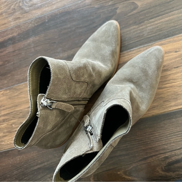 Lisa Vicky Gray Suede Booties NWOT - Picture 3 of 7